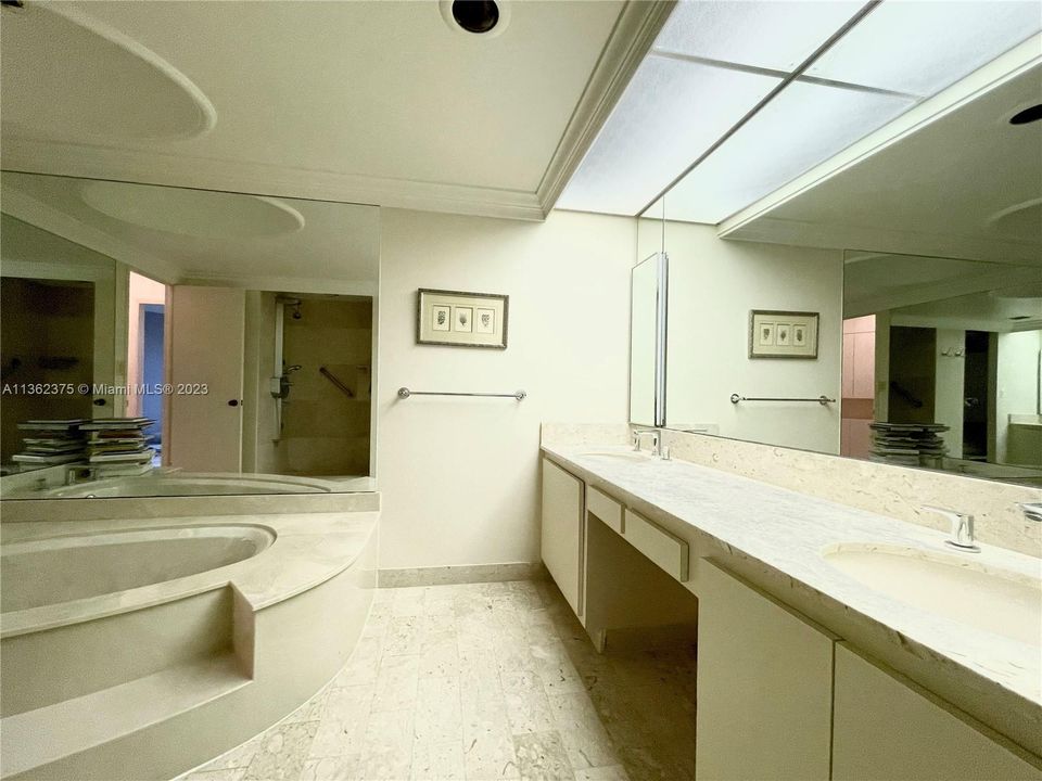 Recently Sold: $1,200,000 (2 beds, 2 baths, 1782 Square Feet)