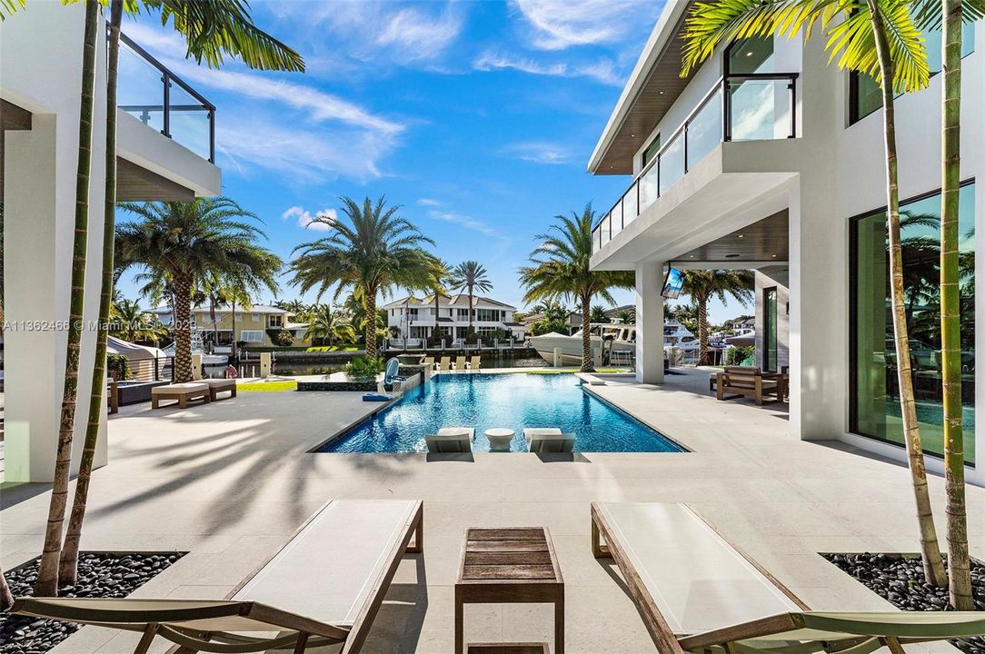 Recently Sold: $11,500,000 (5 beds, 5 baths, 7725 Square Feet)