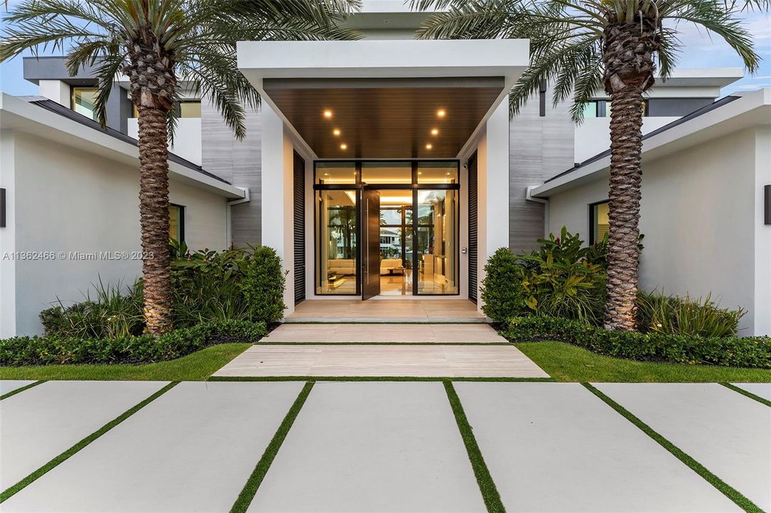 Recently Sold: $11,500,000 (5 beds, 5 baths, 7725 Square Feet)