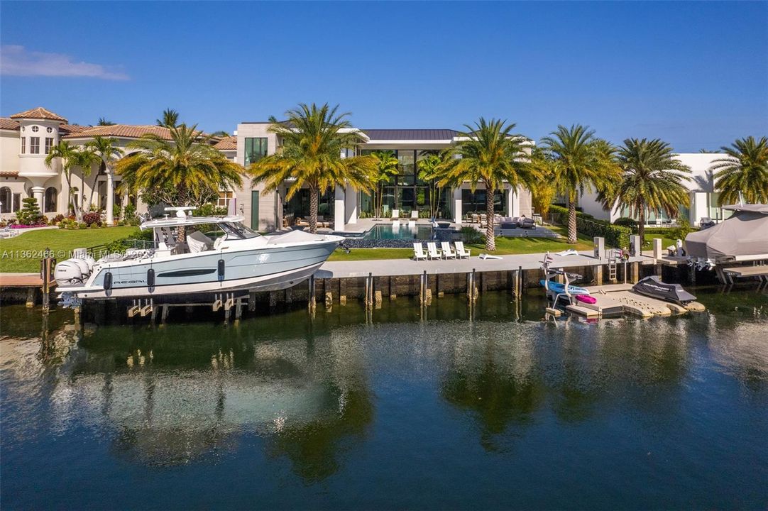 Recently Sold: $11,500,000 (5 beds, 5 baths, 7725 Square Feet)