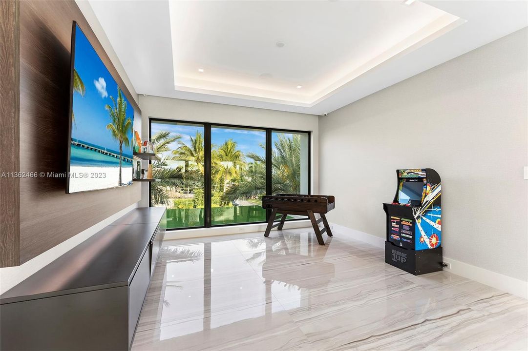 Recently Sold: $11,500,000 (5 beds, 5 baths, 7725 Square Feet)