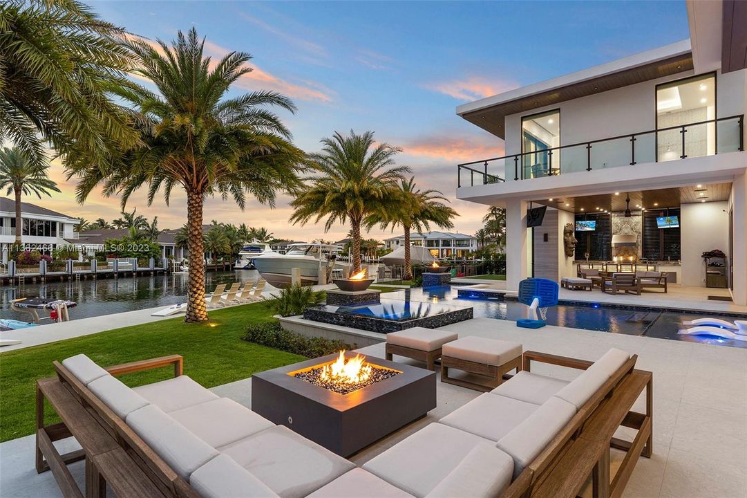 Recently Sold: $11,500,000 (5 beds, 5 baths, 7725 Square Feet)