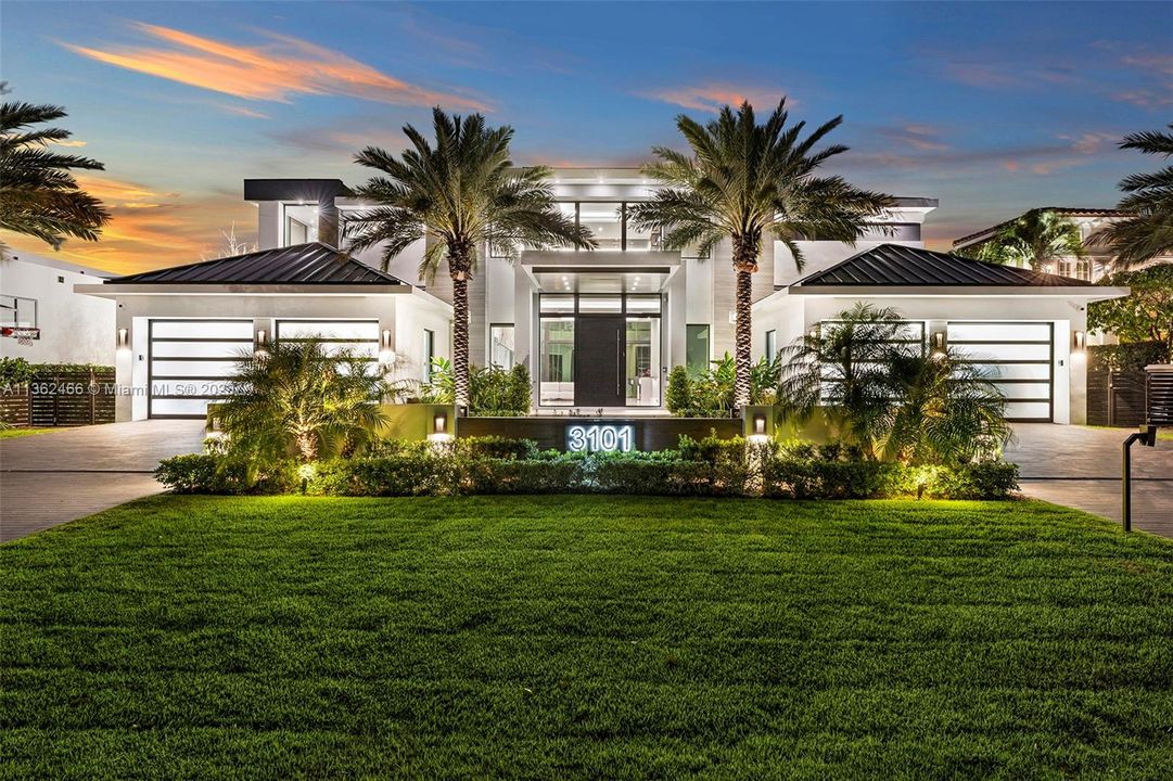 Recently Sold: $11,500,000 (5 beds, 5 baths, 7725 Square Feet)