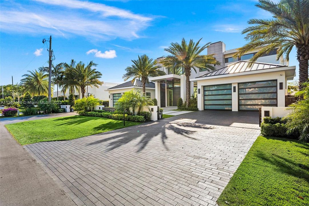 Recently Sold: $11,500,000 (5 beds, 5 baths, 7725 Square Feet)