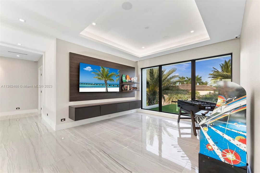 Recently Sold: $11,500,000 (5 beds, 5 baths, 7725 Square Feet)