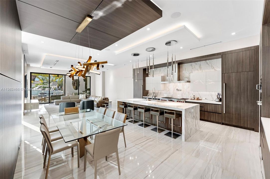 Recently Sold: $11,500,000 (5 beds, 5 baths, 7725 Square Feet)