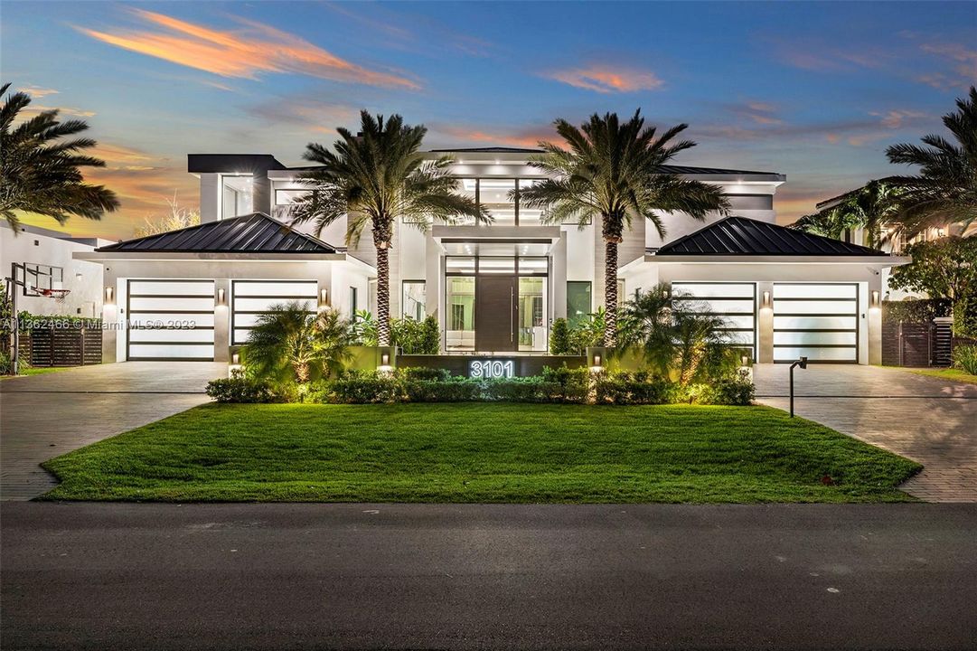 Recently Sold: $11,500,000 (5 beds, 5 baths, 7725 Square Feet)