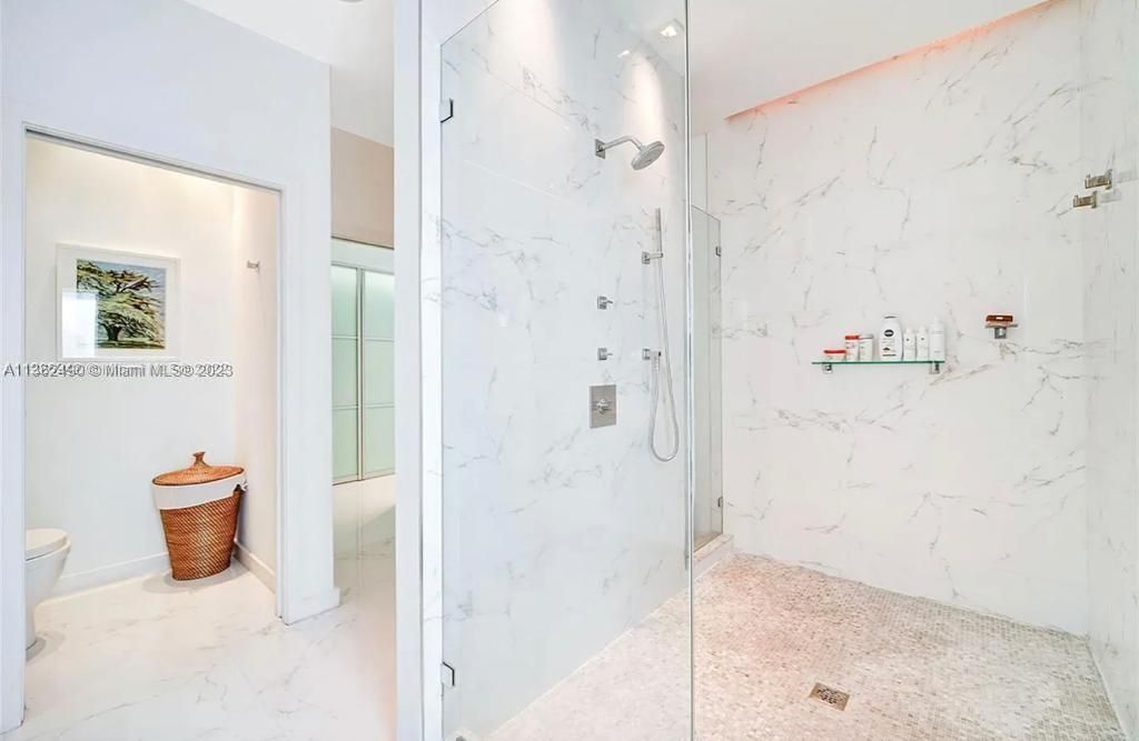 Recently Sold: $3,499,000 (4 beds, 3 baths, 2689 Square Feet)