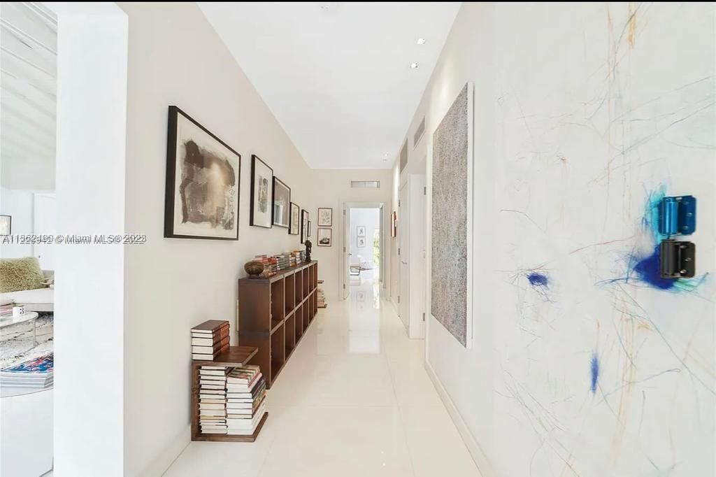 Recently Sold: $3,499,000 (4 beds, 3 baths, 2689 Square Feet)