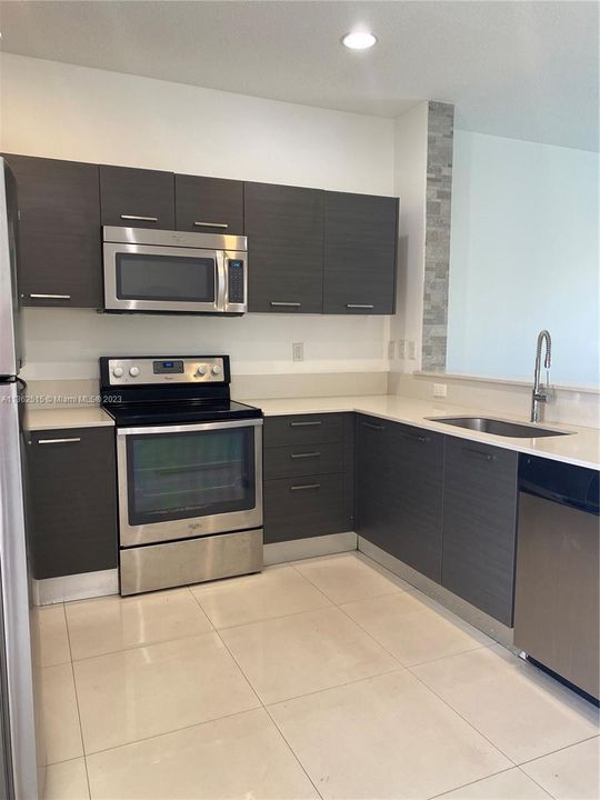 Recently Sold: $310,000 (2 beds, 2 baths, 1120 Square Feet)