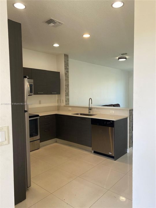 Recently Sold: $310,000 (2 beds, 2 baths, 1120 Square Feet)