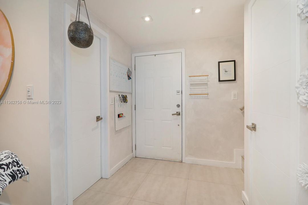 Recently Sold: $675,000 (2 beds, 1 baths, 1141 Square Feet)
