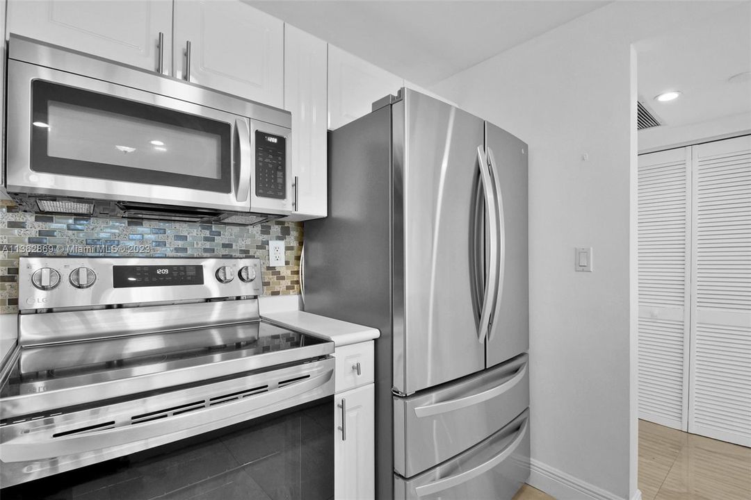 Recently Rented: $5,000 (1 beds, 1 baths, 880 Square Feet)