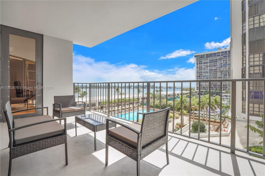 Recently Sold: $710,000 (2 beds, 2 baths, 1723 Square Feet)