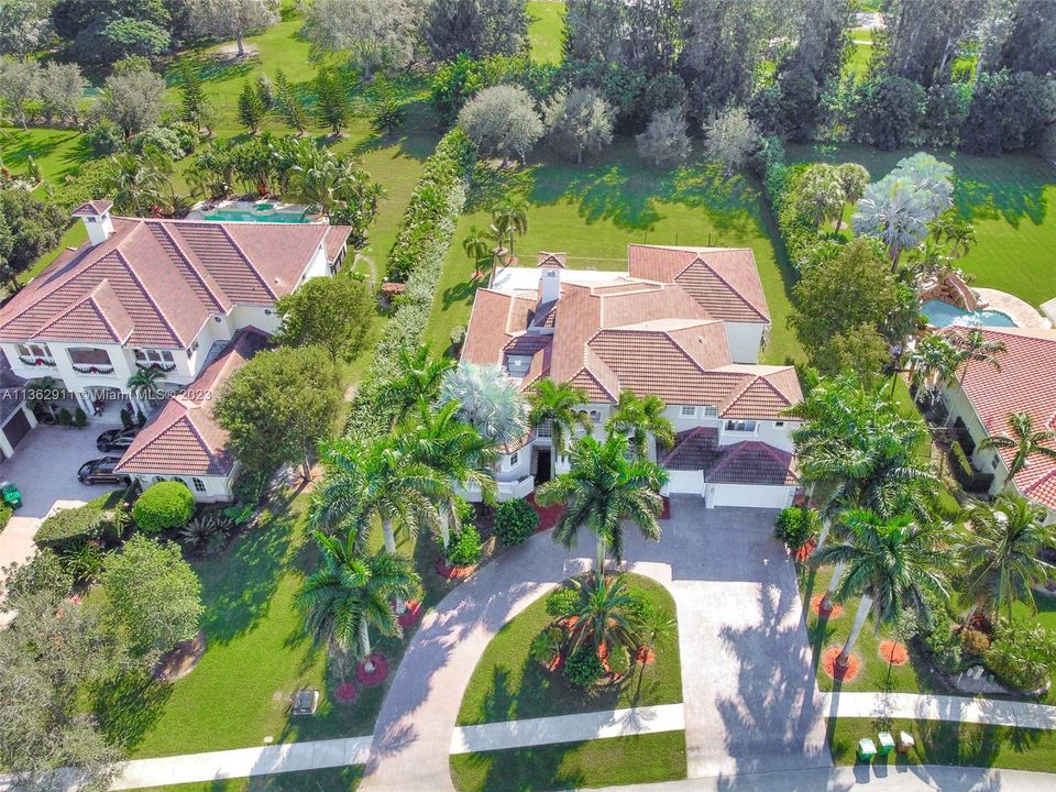 Recently Sold: $1,900,000 (7 beds, 6 baths, 5122 Square Feet)