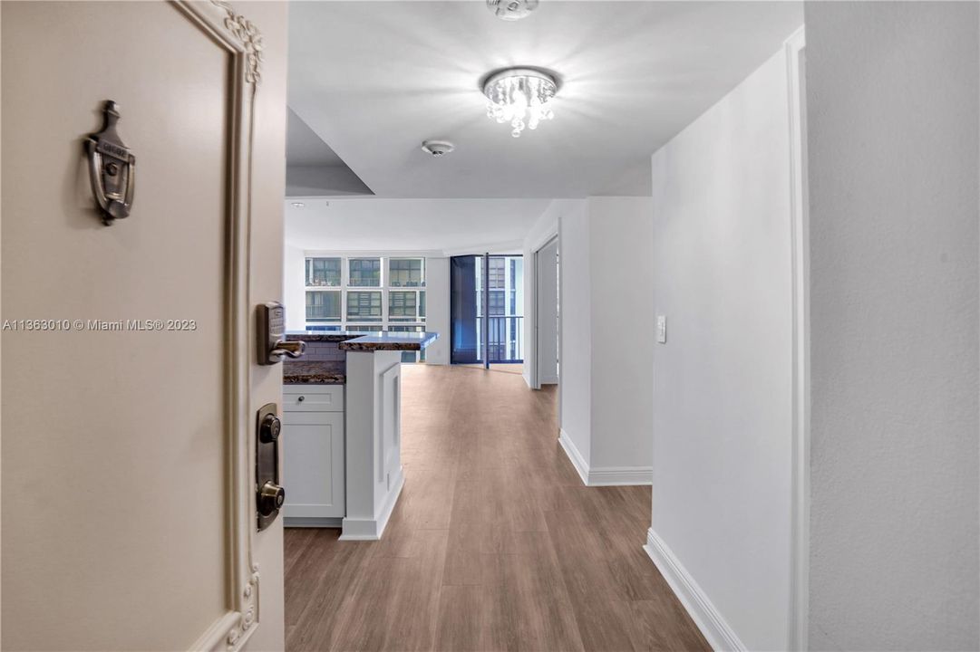 Recently Sold: $930,000 (3 beds, 2 baths, 2012 Square Feet)
