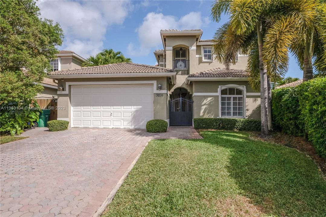 Recently Sold: $900,000 (4 beds, 3 baths, 2413 Square Feet)