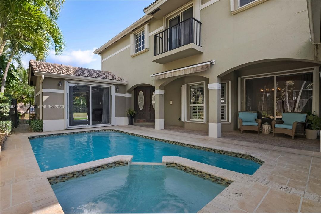 Recently Sold: $900,000 (4 beds, 3 baths, 2413 Square Feet)