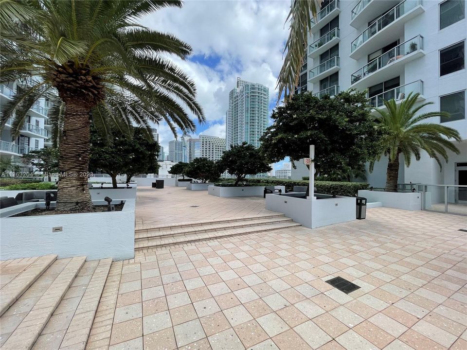 Recently Sold: $420,000 (1 beds, 2 baths, 1000 Square Feet)