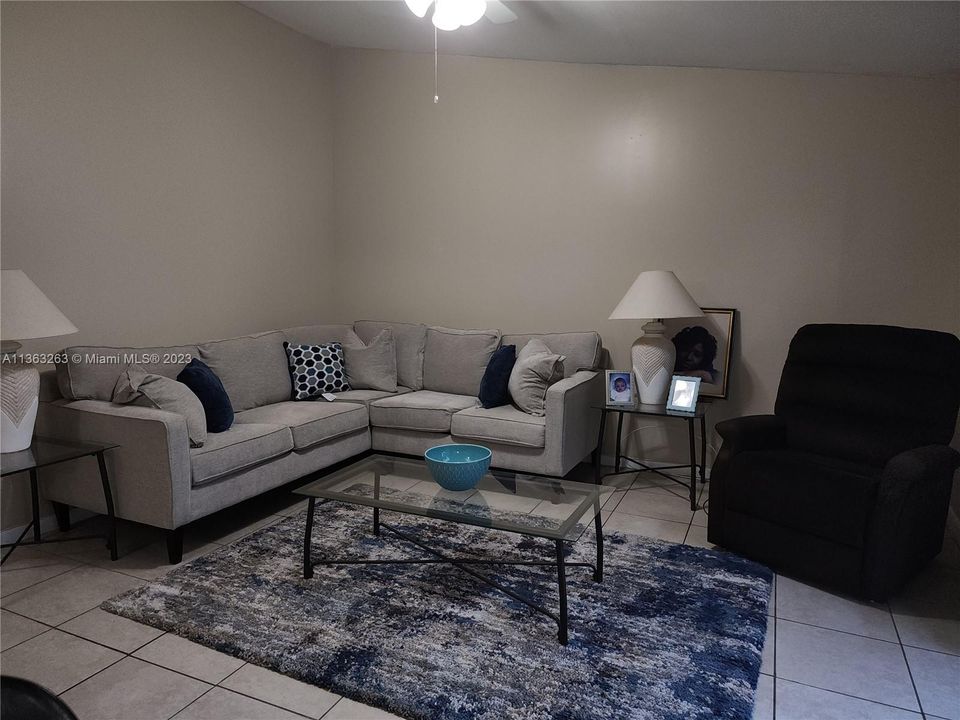 Recently Rented: $950 (1 beds, 1 baths, 1114 Square Feet)