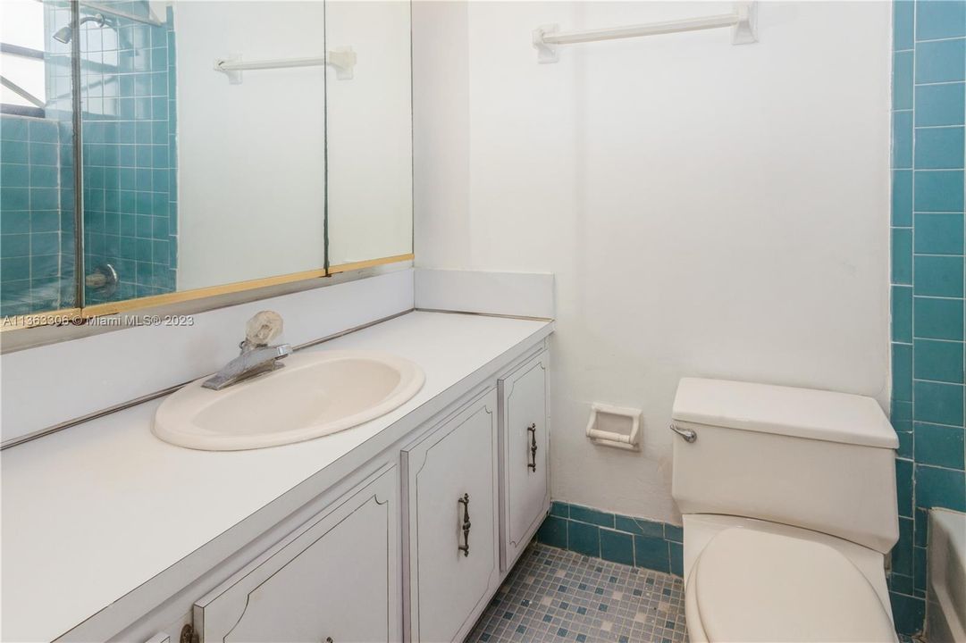 最近售出: $649,500 (2 贝兹, 2 浴室, 1242 平方英尺)