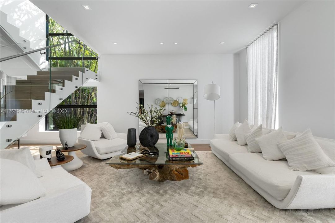Recently Sold: $4,795,000 (5 beds, 4 baths, 4075 Square Feet)