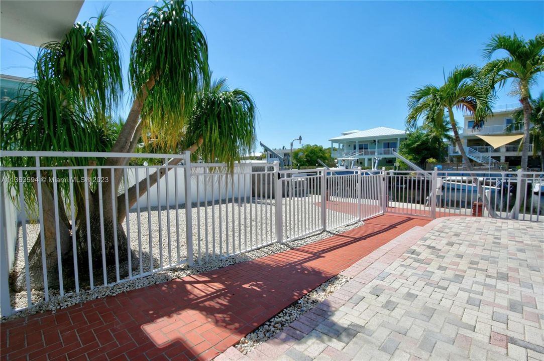 Recently Sold: $1,999,999 (2 beds, 2 baths, 1944 Square Feet)