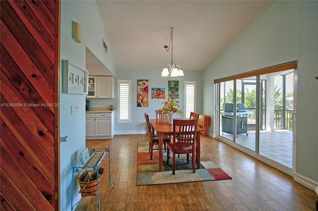 Recently Sold: $1,999,999 (2 beds, 2 baths, 1944 Square Feet)