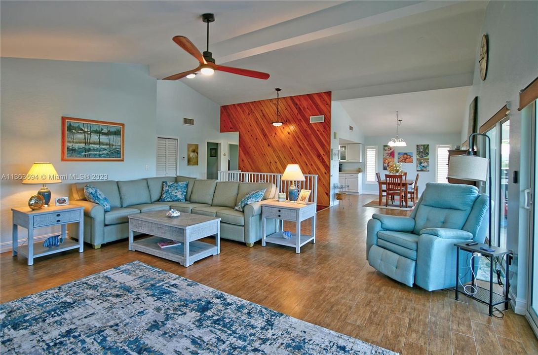 Recently Sold: $1,999,999 (2 beds, 2 baths, 1944 Square Feet)