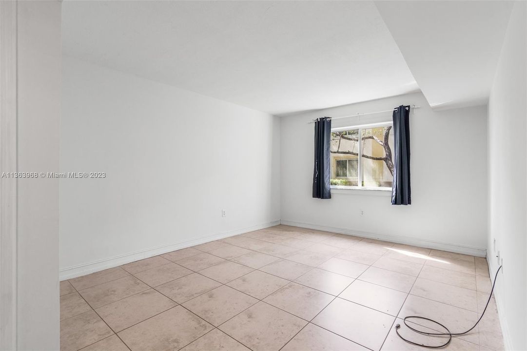 Recently Sold: $260,000 (2 beds, 2 baths, 965 Square Feet)