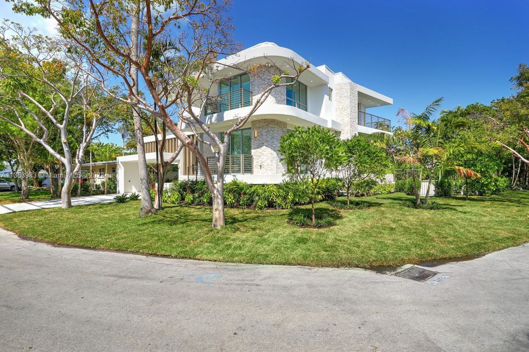 Recently Sold: $6,450,000 (6 beds, 6 baths, 0 Square Feet)
