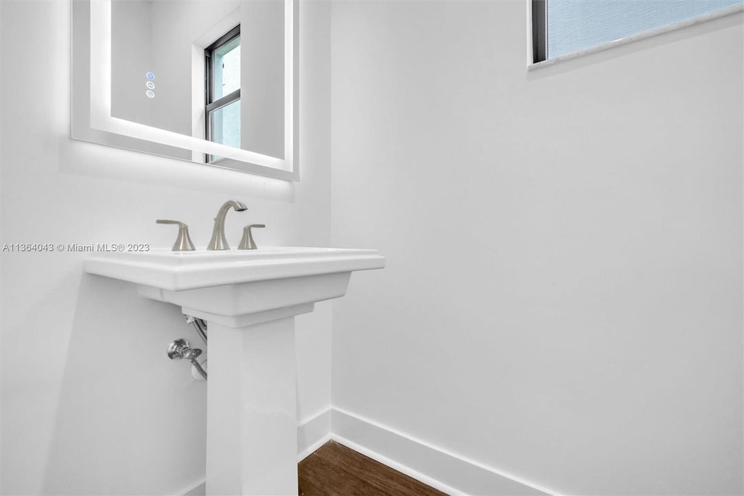 Power Bathroom - 1st Floor
