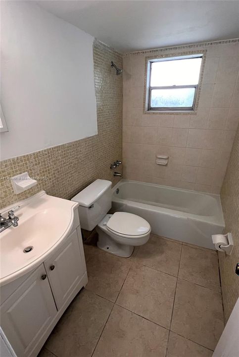 最近租的: $1,700 (1 贝兹, 1 浴室, 898 平方英尺)