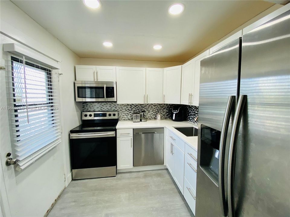 Recently Rented: $2,490 (2 beds, 2 baths, 944 Square Feet)