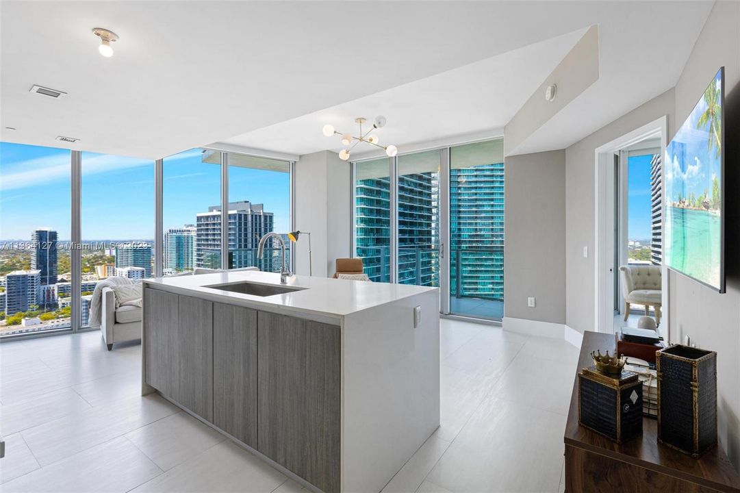 Recently Sold: $799,000 (2 beds, 2 baths, 1060 Square Feet)