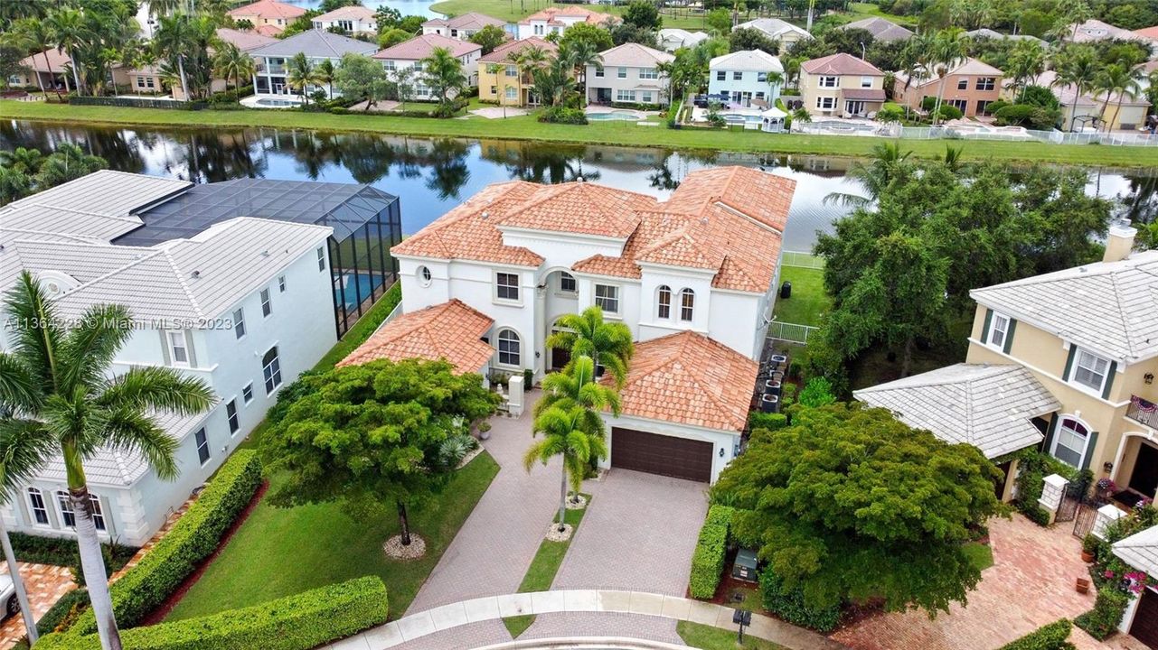 Recently Sold: $1,675,000 (6 beds, 8 baths, 5677 Square Feet)