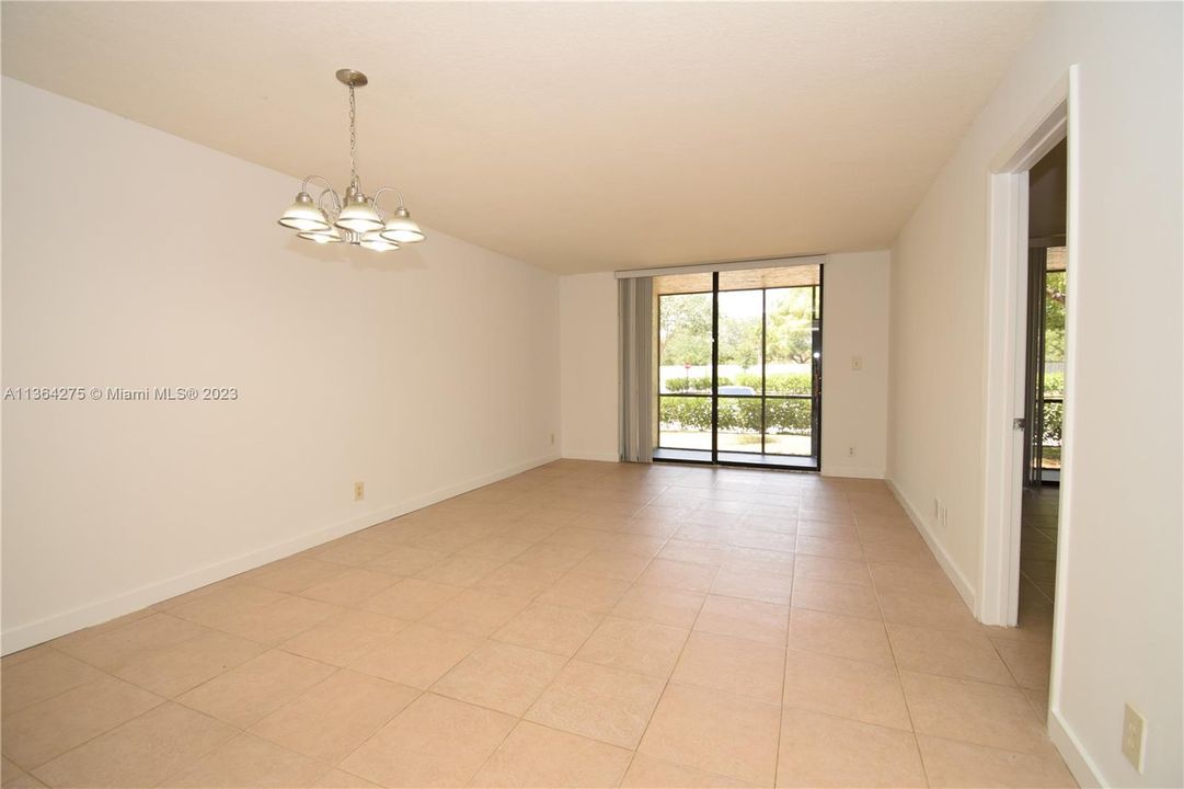 Recently Sold: $290,000 (2 beds, 2 baths, 937 Square Feet)