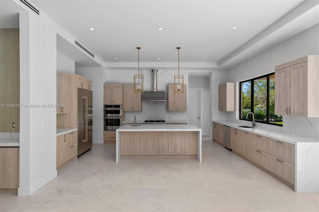 Recently Sold: $3,500,000 (5 beds, 5 baths, 4275 Square Feet)