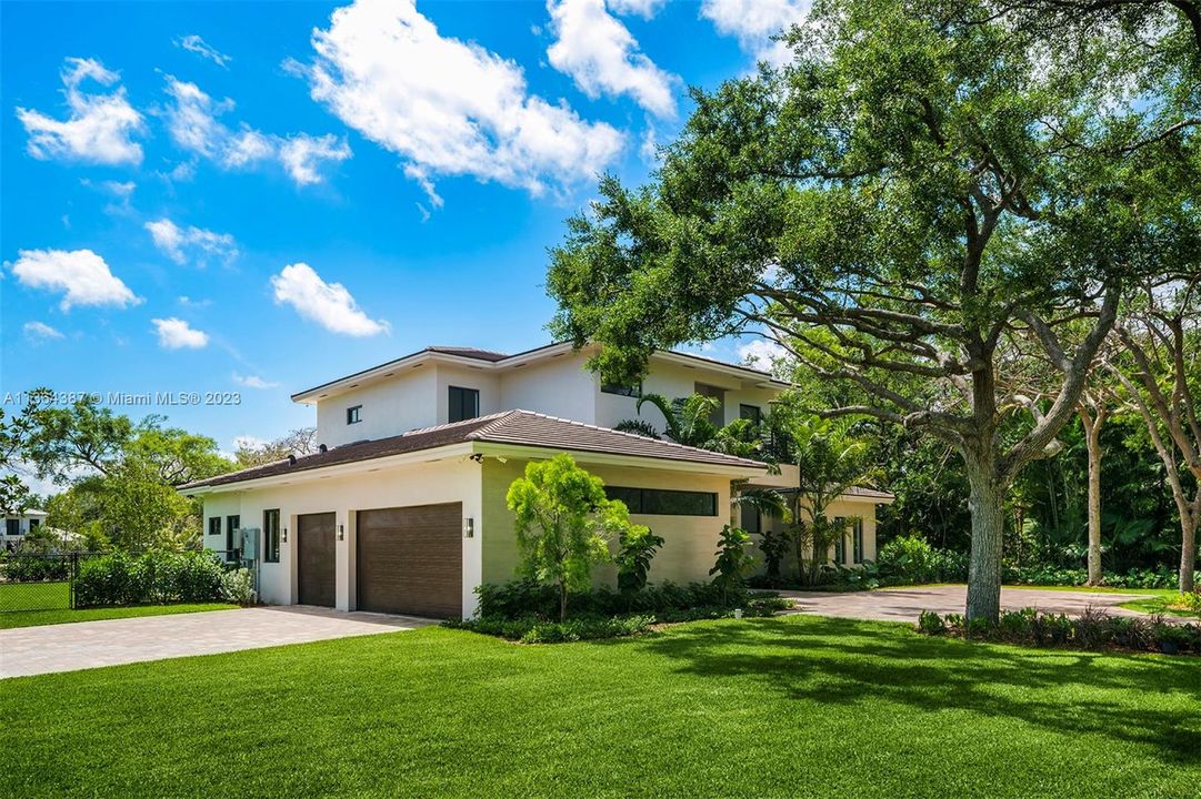 Recently Sold: $3,500,000 (5 beds, 5 baths, 4275 Square Feet)