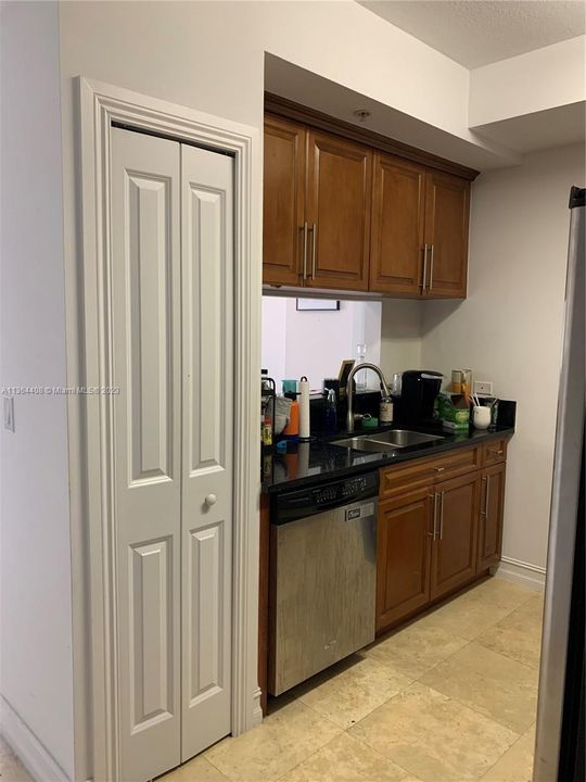 最近租的: $2,300 (1 贝兹, 1 浴室, 756 平方英尺)