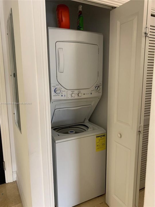 最近租的: $2,300 (1 贝兹, 1 浴室, 756 平方英尺)