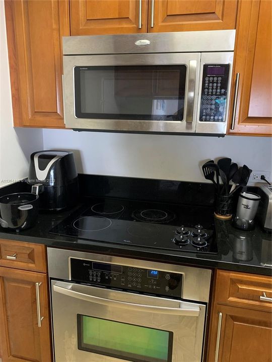 最近租的: $2,300 (1 贝兹, 1 浴室, 756 平方英尺)