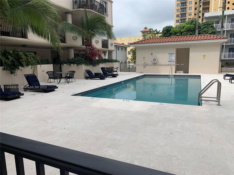 最近租的: $2,300 (1 贝兹, 1 浴室, 756 平方英尺)