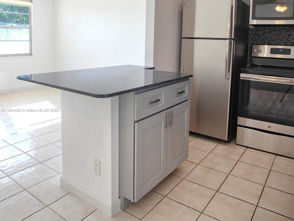 Recently Sold: $115,500 (1 beds, 1 baths, 720 Square Feet)