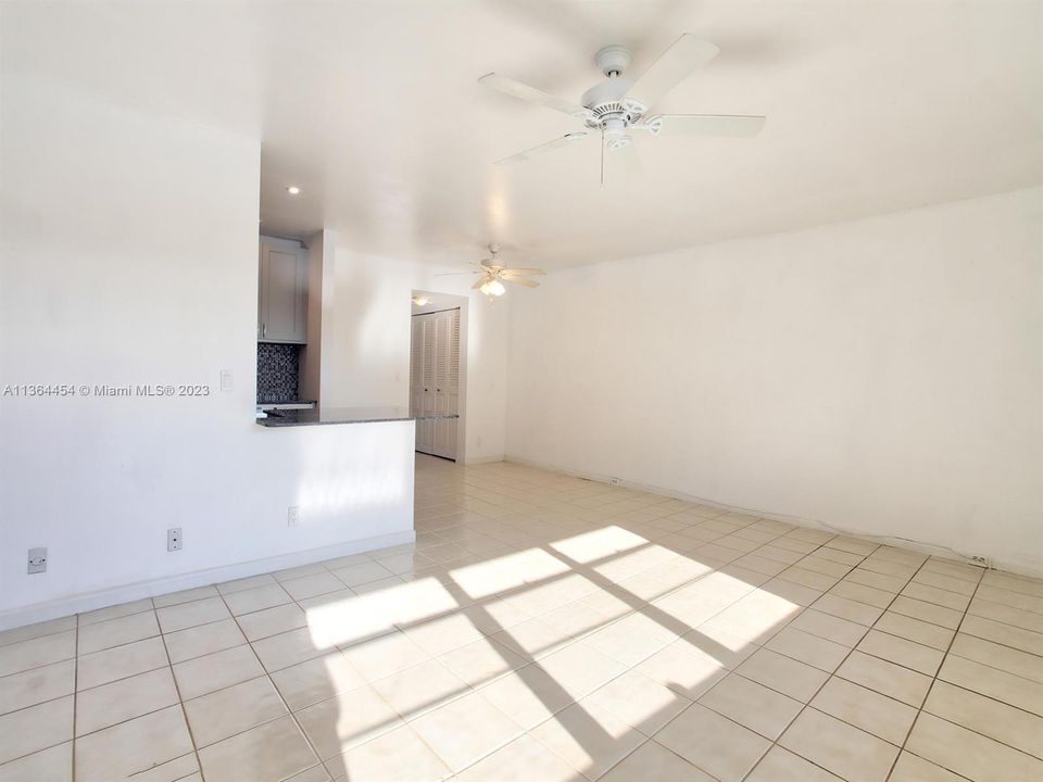 Recently Sold: $115,500 (1 beds, 1 baths, 720 Square Feet)