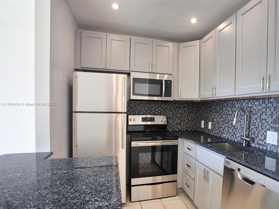 Recently Sold: $115,500 (1 beds, 1 baths, 720 Square Feet)