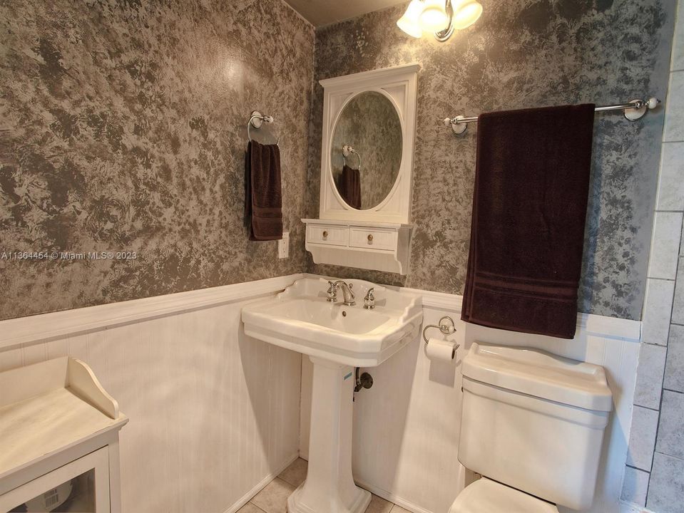 Recently Sold: $115,500 (1 beds, 1 baths, 720 Square Feet)