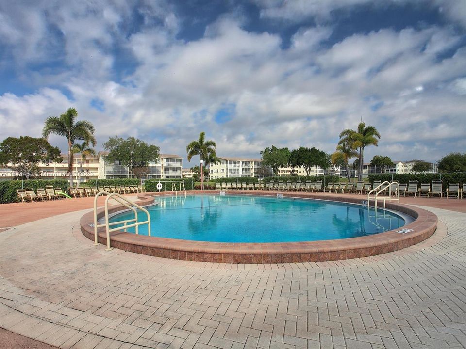 Recently Sold: $115,500 (1 beds, 1 baths, 720 Square Feet)