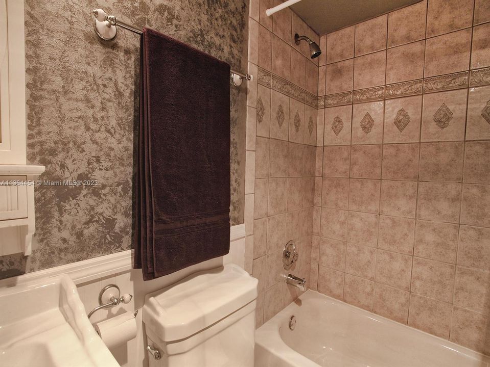 Recently Sold: $115,500 (1 beds, 1 baths, 720 Square Feet)