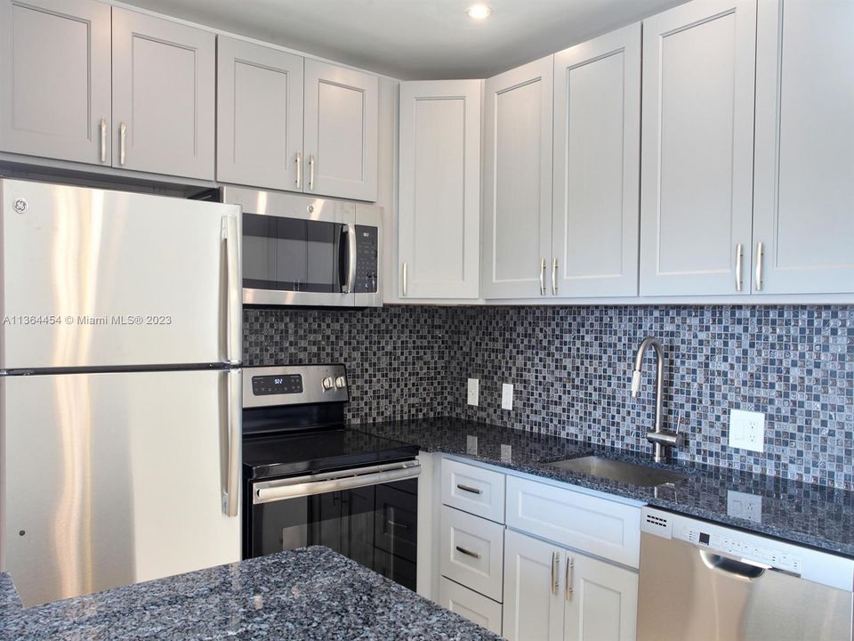 Recently Sold: $115,500 (1 beds, 1 baths, 720 Square Feet)